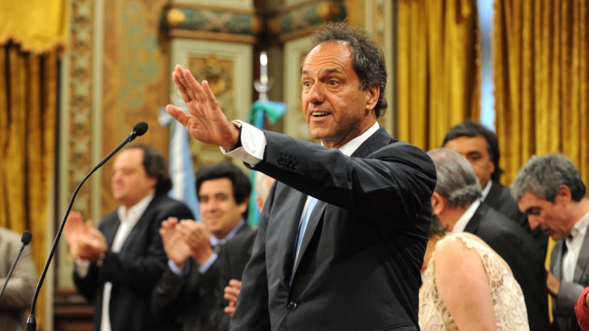 La campaña de Scioli con el "cantito" de La Cámpora