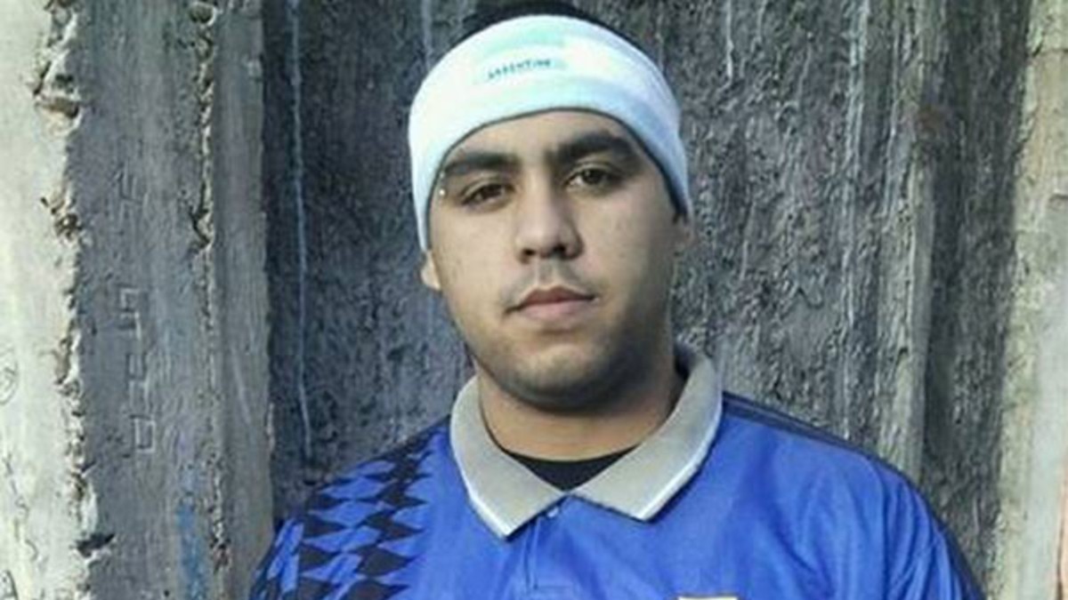Se le inundó la casa, subió al techo y murió electrocutado