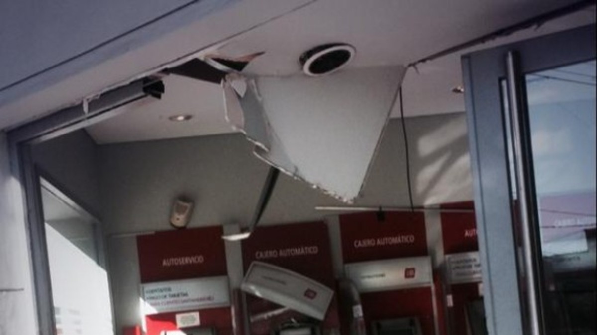 Intentan arrancar un cajero automático, pero no pueden