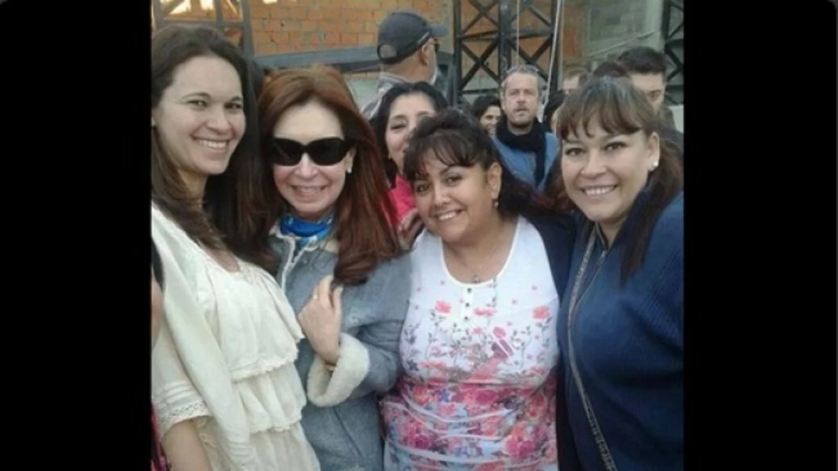 Reapareció Cristina y se fotografió con militantes