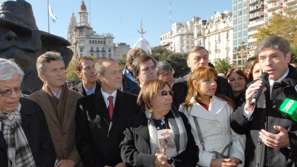 Una foto atípica entre los oficialistas y los opositores Una foto atípica entre los oficialistas y los opositores