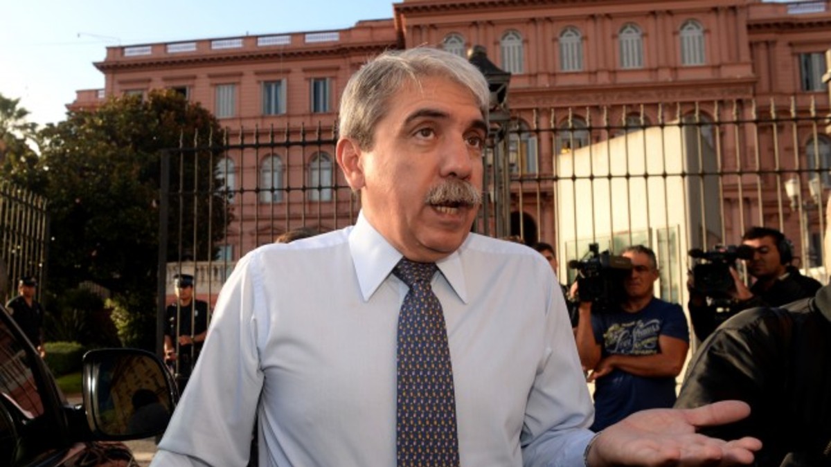 Aníbal criticó a Pollicita por no concurrir al Congreso