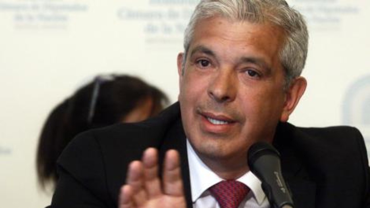 Julián D no se baja y llama a concertación bonaerense