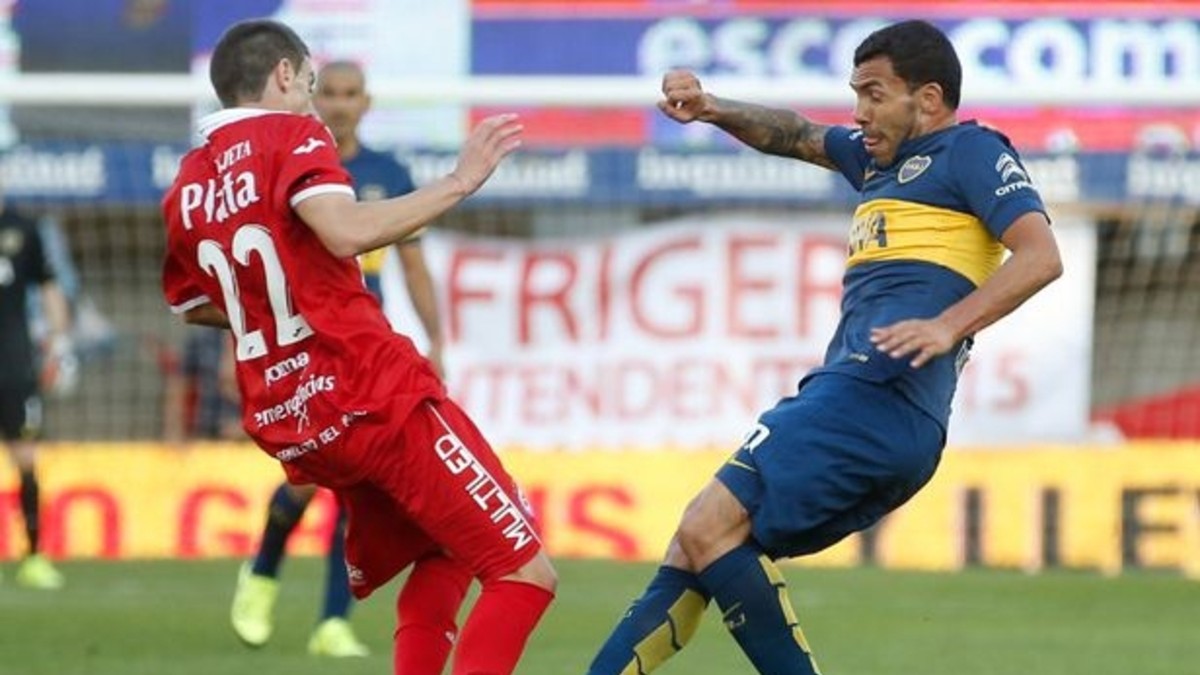 No sancionaron a Tevez, pero sí al árbitro