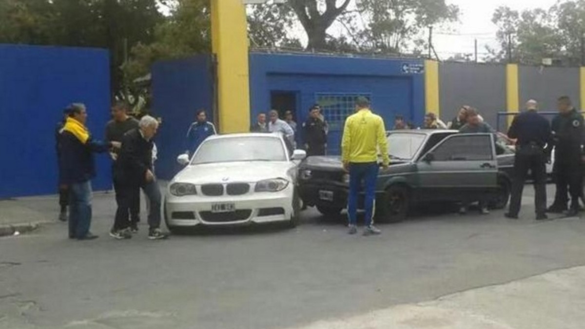 Susto en Boca, un jugador se accidentó a la salida de la práctica