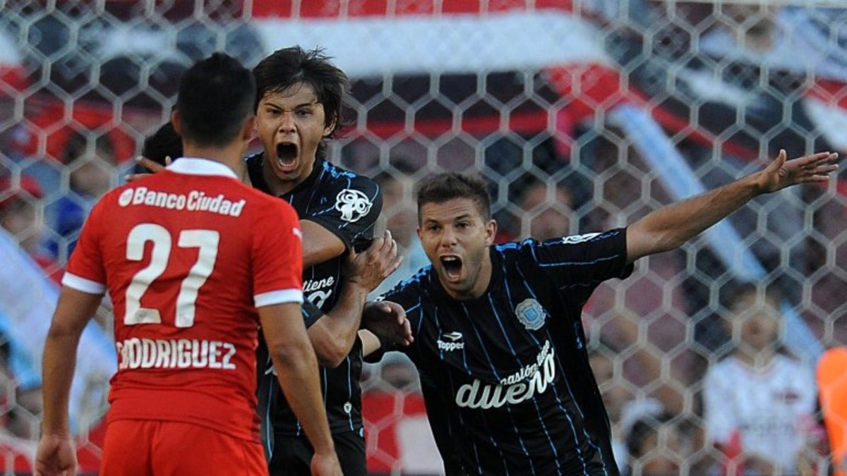 Racing venció 2-0 a Independiente y quedó más cerca de la Copa Libertadores