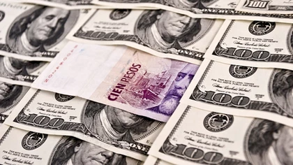 El dólar "blue" cerró a $215