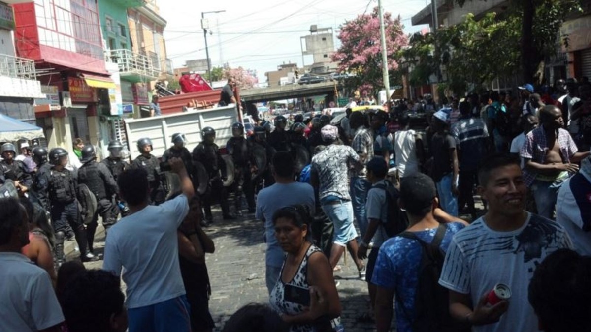 Denuncian que la Infantería reprimió a manteros