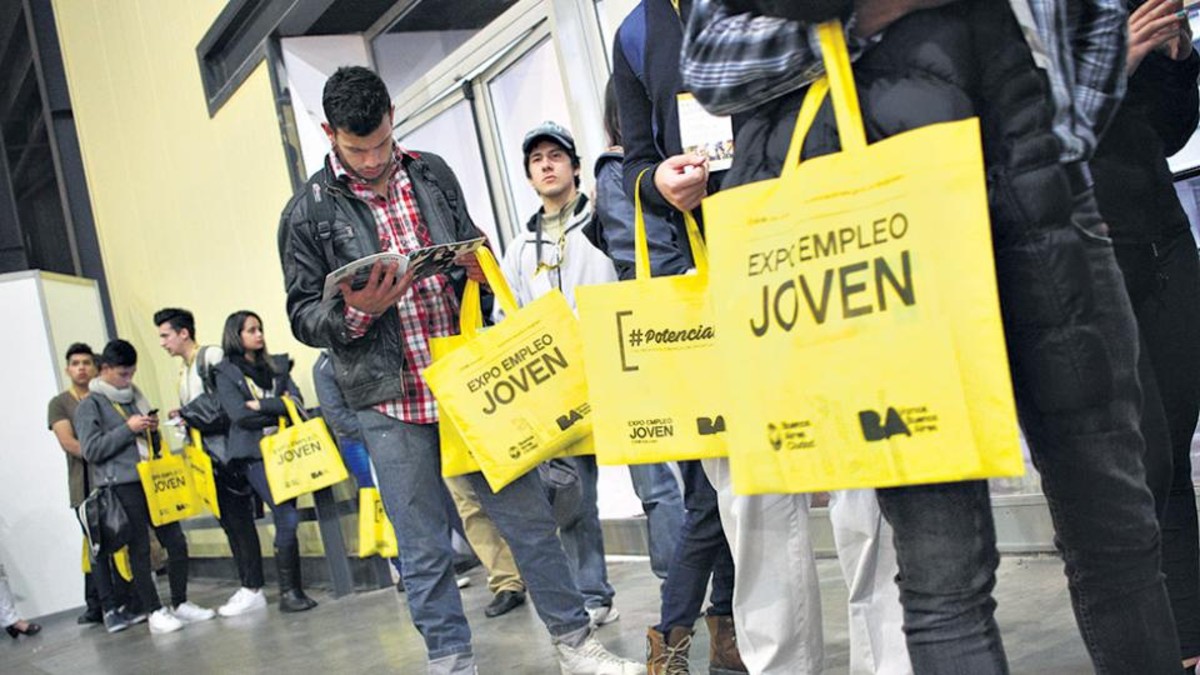 El desempleo juvenil alcanza a casi 20% en mujeres