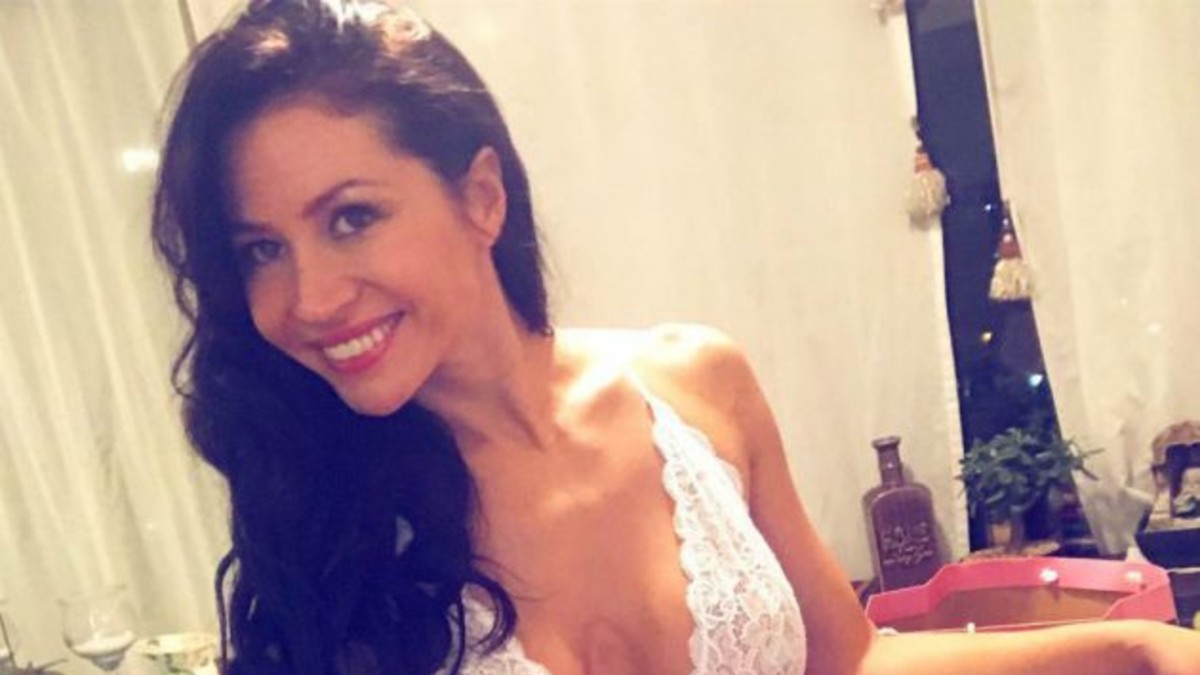 En topless, Adabel Guerrero lució su pancita