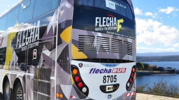 Chofer borracho iba a manejar un micro de egresados