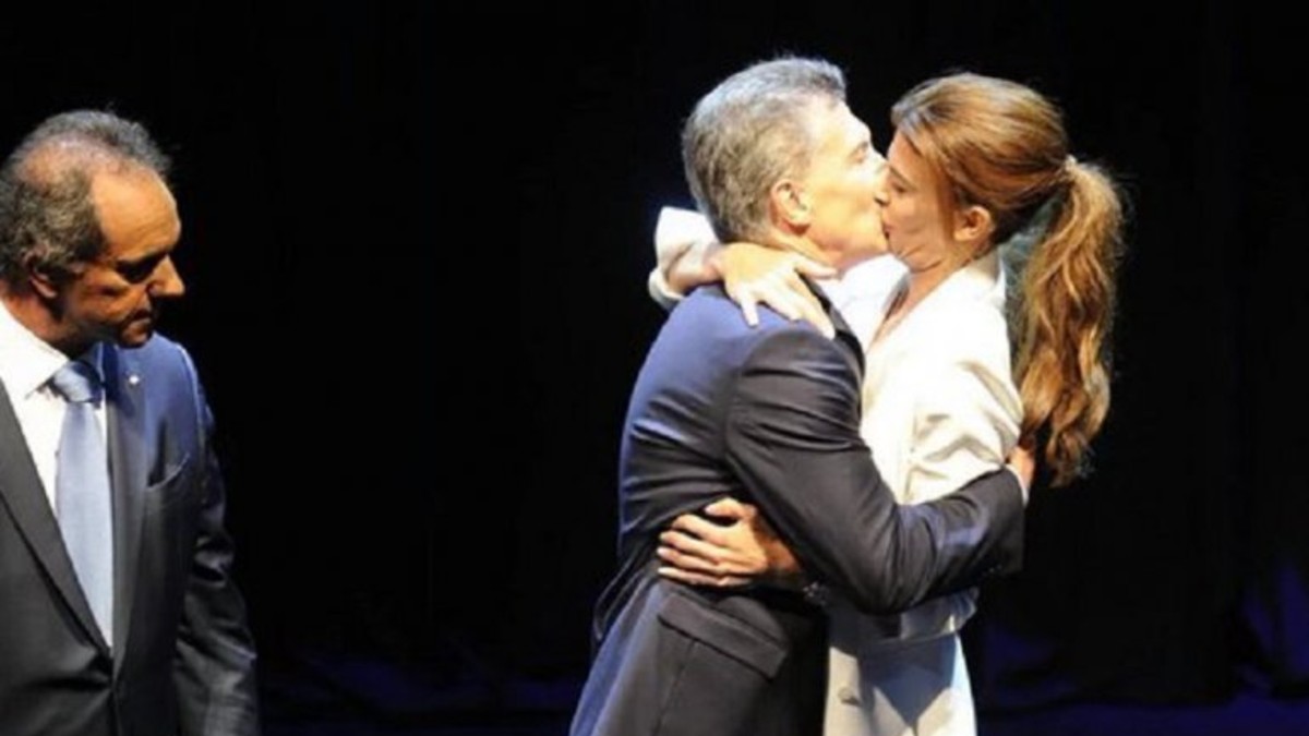 ¿El beso mas famoso de Macri y Awada estuvo ensayado?