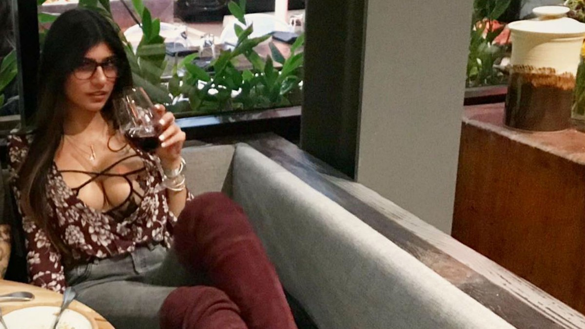 Mia Khalifa empezó el 2018 con un voluptuoso topless