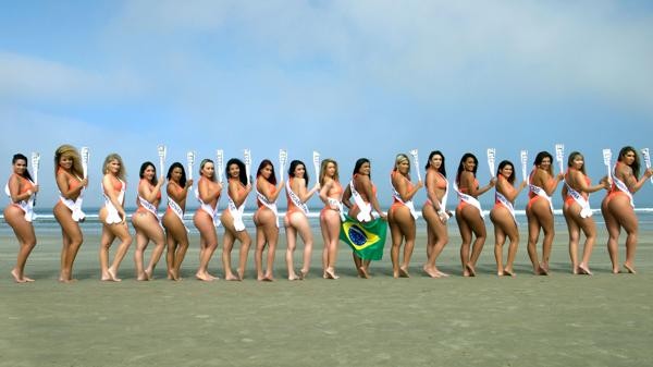Las candidatas de Miss Bum Bum encienden la antorcha- Las candidatas de Miss Bum Bum encienden la antorcha