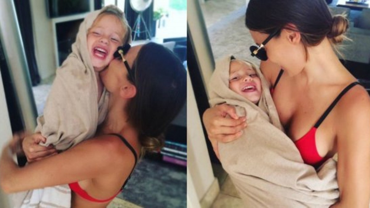 Pampita publica fotos en bikini con su hijo