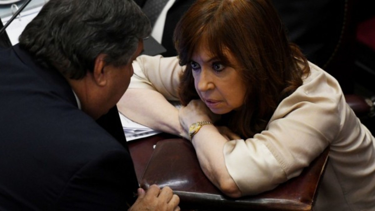 Cristina distrae con la candidatura a presidente de...