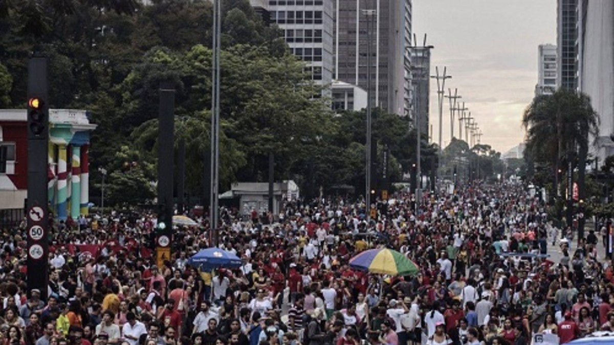 Grandes manifestaciones conmueven todo Brasil