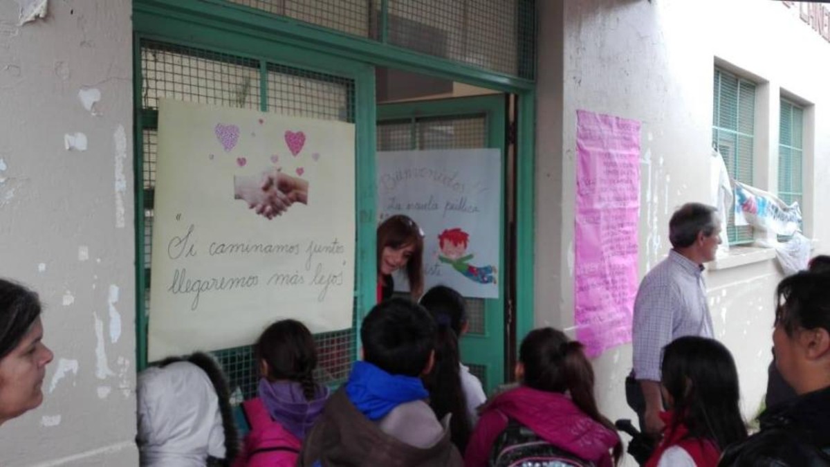 Tres meses después, vuelven las clases al colegio que explotó