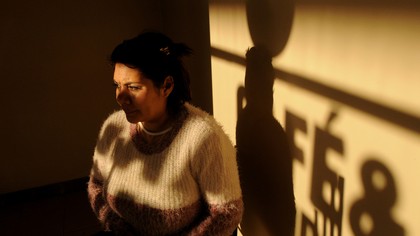 La violenta extorsión de un comisario a una mujer