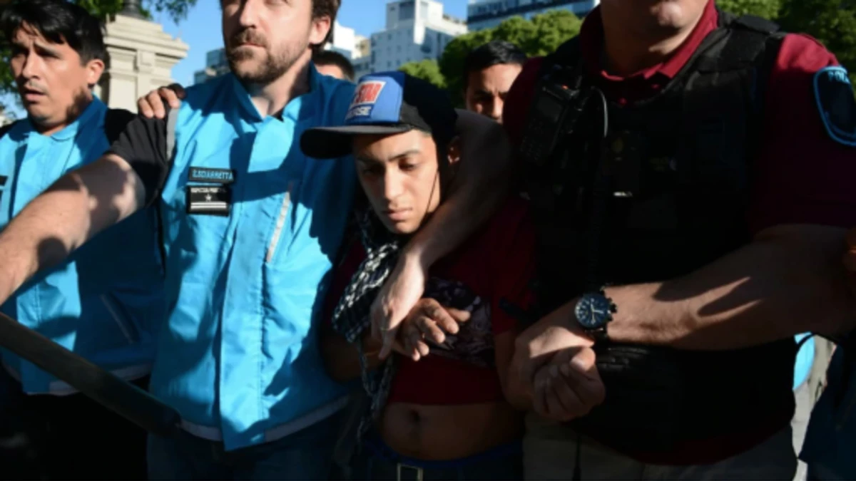 Detienen a un jóven por estar en contra del Presupuesto 2019