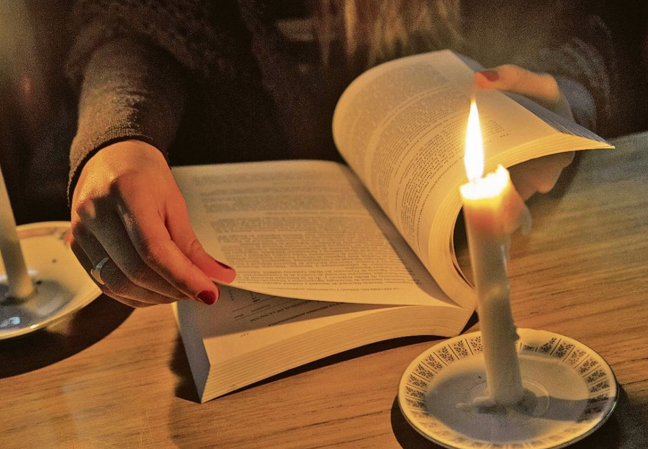 A prender velas con el nuevo tarifazo a la luz- A prender velas con el nuevo tarifazo a la luz