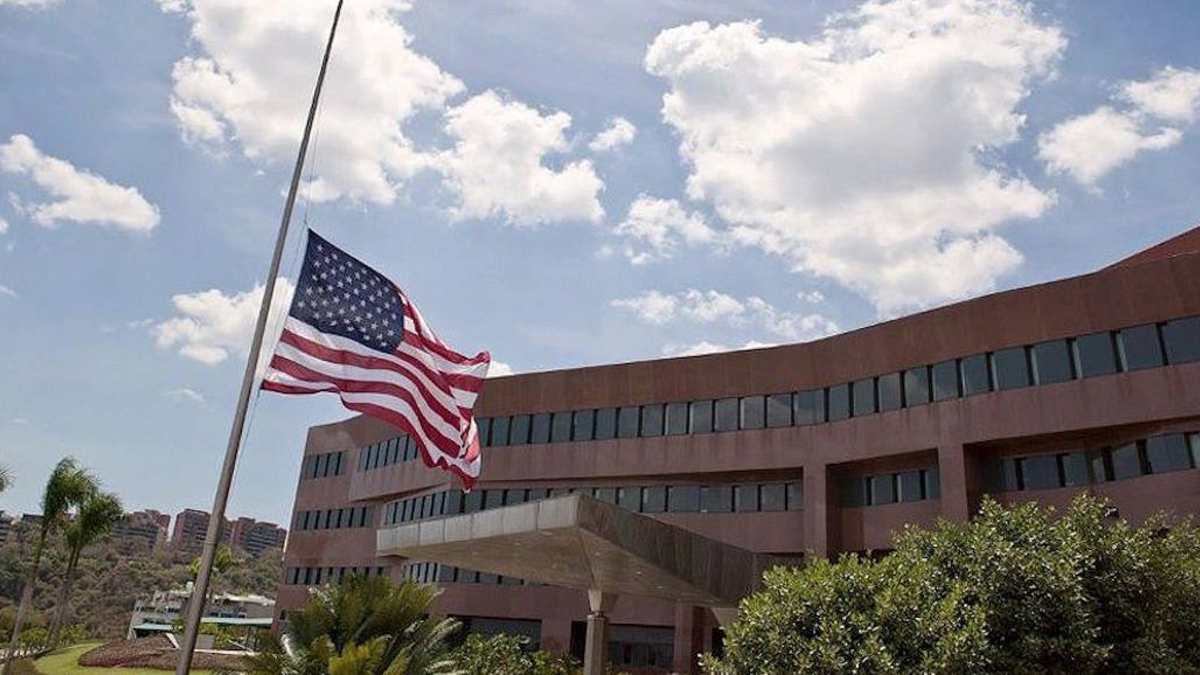 Estados Unidos retira a sus diplomáticos