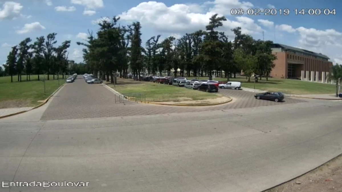 Retienen automóviles que corrían picadas