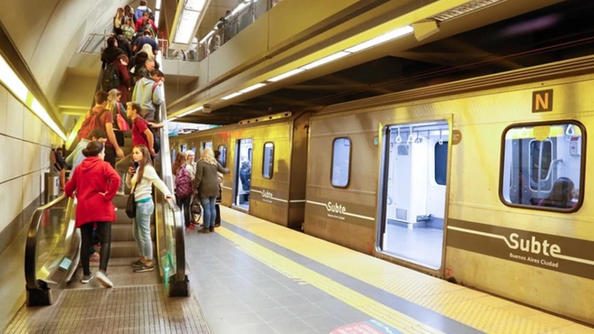 El viaje en subte será gratis si la escalera mecánica no anda