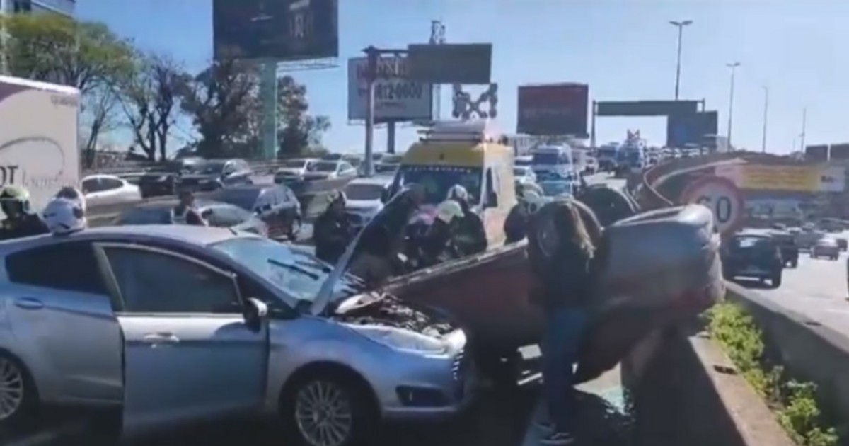 Impresionante choque y vuelco en la General Paz | 24con