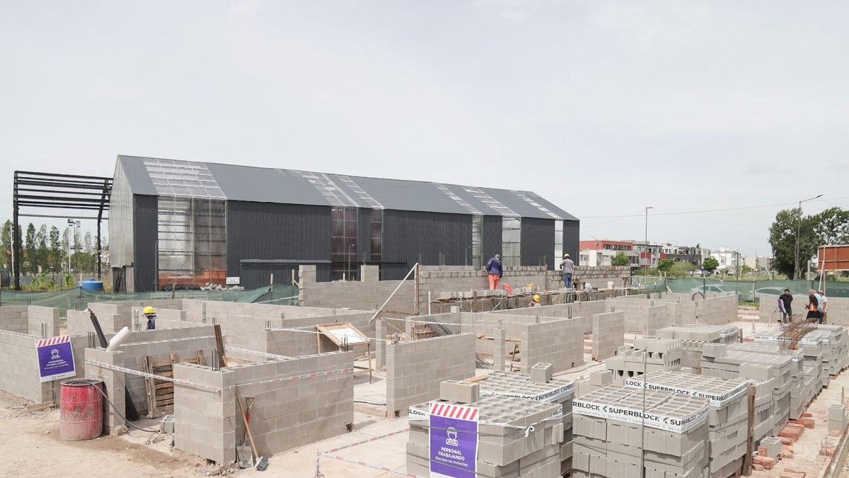 Mendoza recorrió la obra de la nueva Veterinaria Municipal