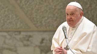 Nuevo parte médico del Papa Francisco: pasó una noche tranquila pero su estado de salud sigue siendo "complejo"