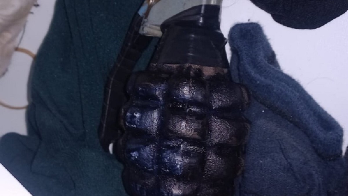 Encontraron una granada y 200 cartuchos de bala en un departamento de Villa Crespo durante un allanamiento por amenazas a una jubilada de 85 años