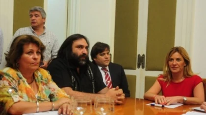 Scioli le pidió tiempo a los gremios docentes
