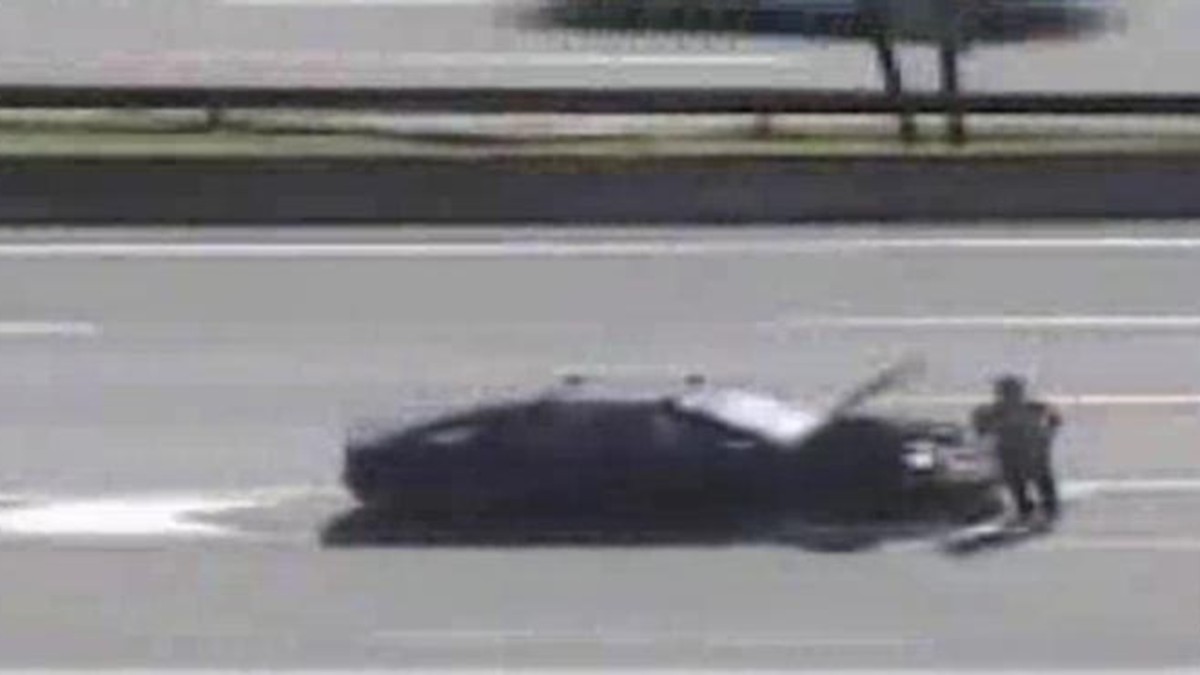 Se quedó sin nafta y dejó el auto en la Panamericana