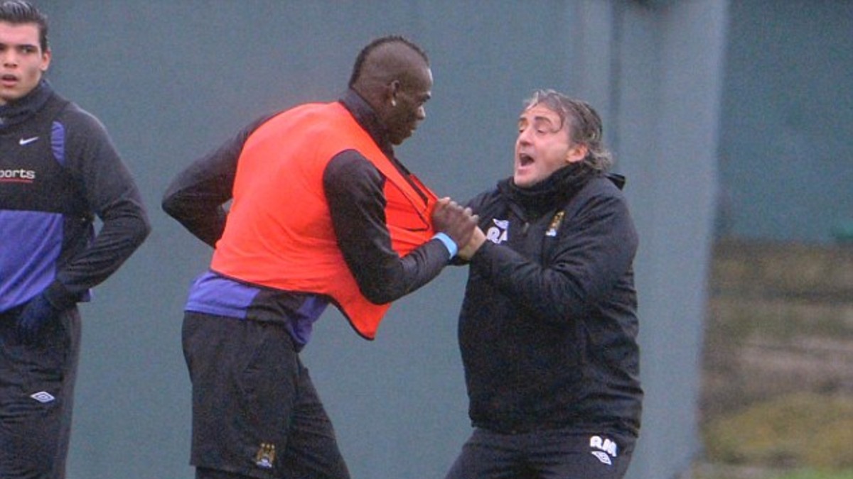 Mancini y Balotelli casi se agarran a piñas en la cancha