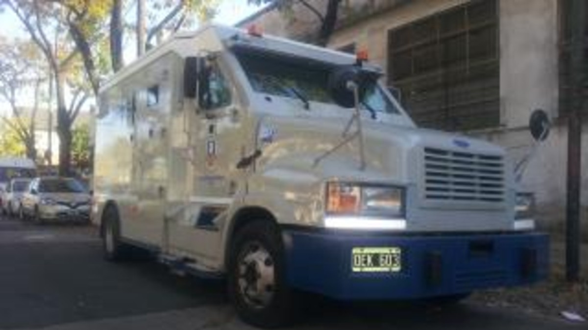 Se llevan 3 millones en un robo comando a blindado