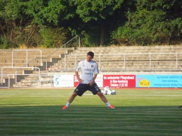Las fotos del pibe de Morón colado en el entrenamiento de la Selección