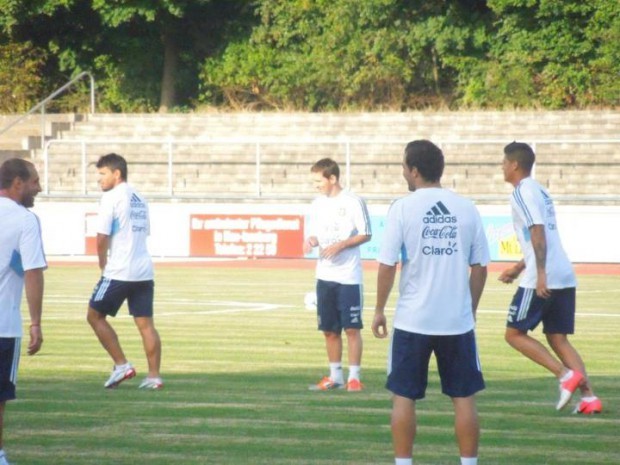 Las fotos del pibe de Morón colado en el entrenamiento de la Selección