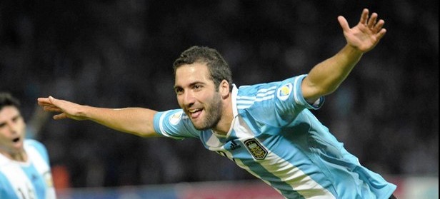 Argentina le ganó a Paraguay y Messi dejó su marca en Córdoba