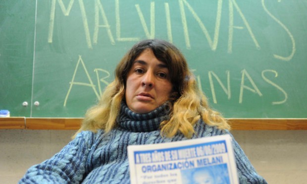 Apedrean la casa de la mujer que se le plantó a Cariglino