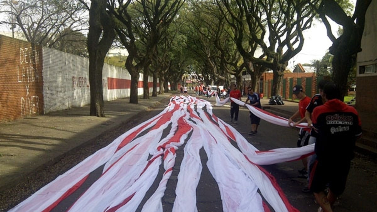 River presentó la bandera más larga de todo el mundo