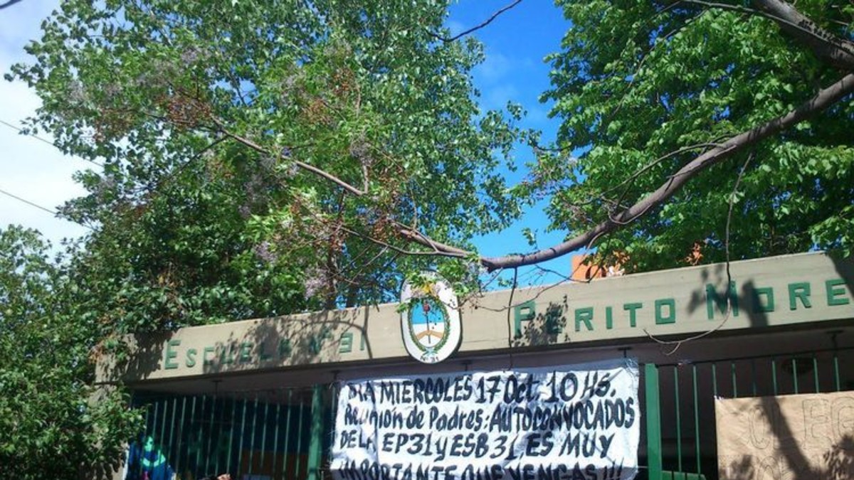 Tomaron la escuela para que les arreglen el techo