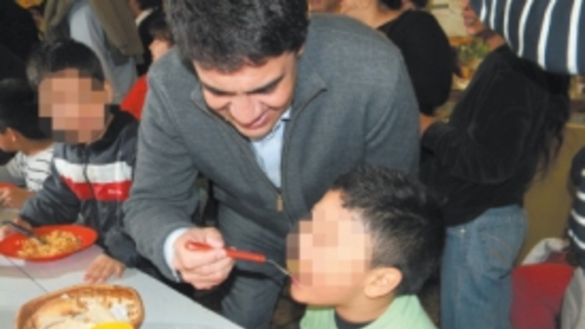 Acusan a Macri de darle a chicos comida "incomible"