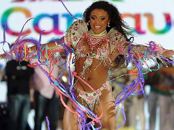 Cómo viene de "atriqui" la nueva Reina del Carnaval
