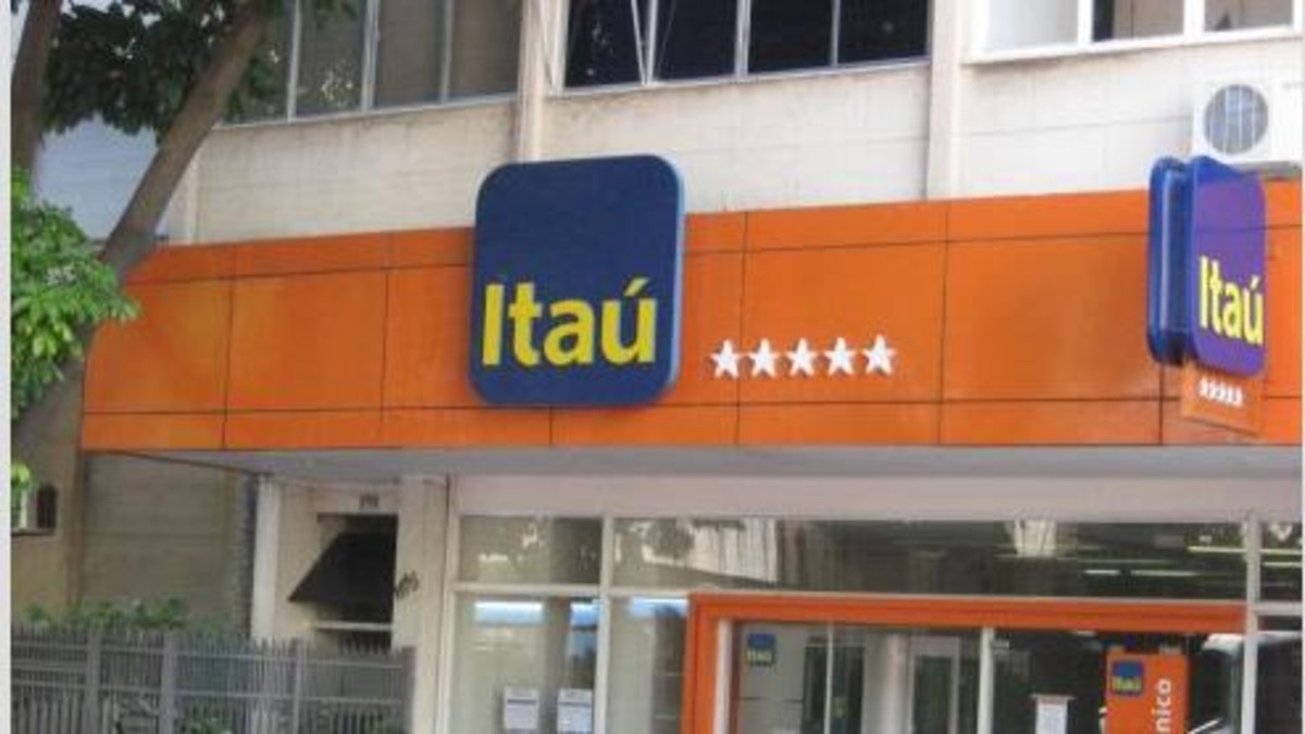 Saquearon las cajas del banco y se fueron a los tiros