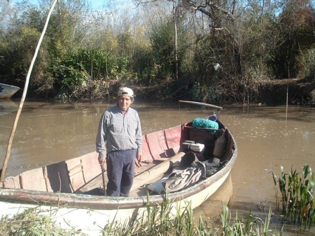 Arrasan con ranchos y plantaciones de los isleños
