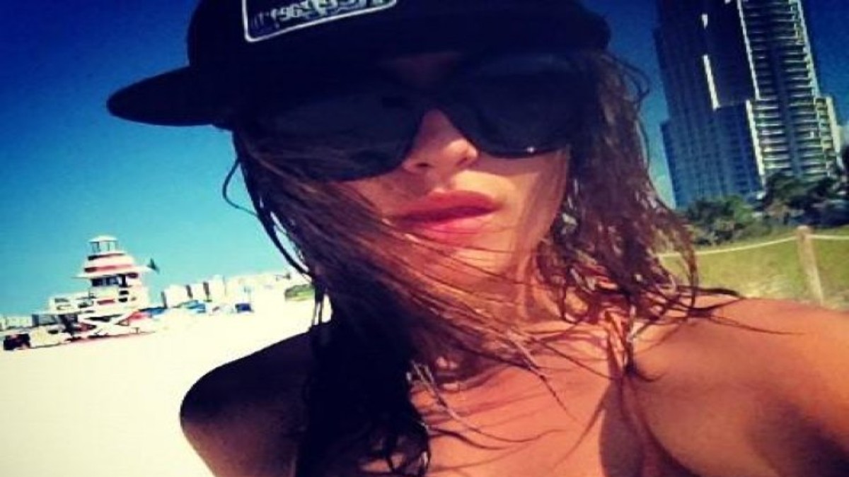 Brenda Asnicar se paseó con poca ropa por Miami