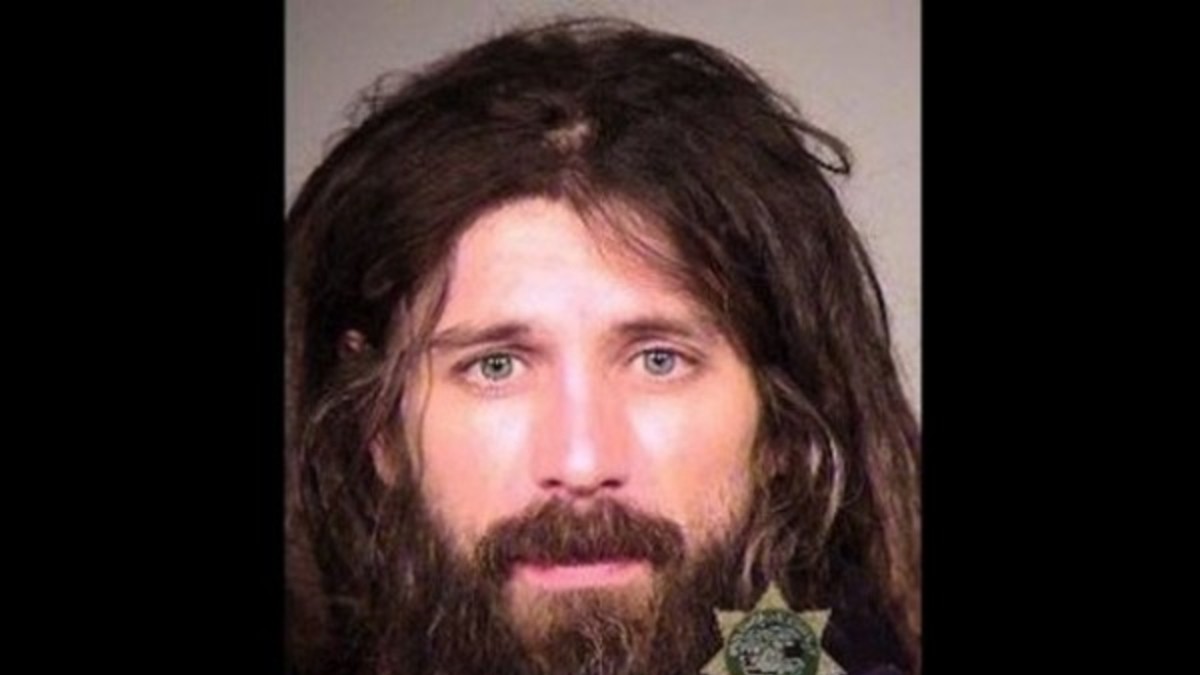 Quiso estrangular a la novia con sus rastas y fue preso