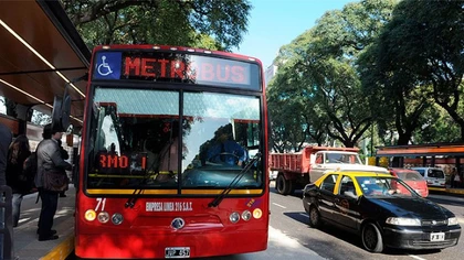 Scioli analiza traer el Metrobus al Conurbano