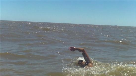 Es el más joven que cruzó el Río de la Plata a nado- Es el más joven que cruzó el Río de la Plata a nado